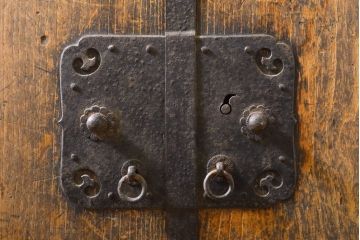 和製アンティーク　古き良き時代の趣を感じらる観音扉の帳場箪笥(戸棚、和タンス、時代箪笥、収納箪笥、引き出し)(R-062427)