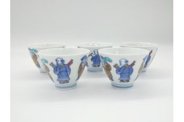 十二代目　酒井田柿右衛門　染錦　唐人物画　2.8寸　約8.5cm　湯呑み5客セット(汲出、共箱付き、蕎麦猪口、和食器、二寸八分)(R-062430)