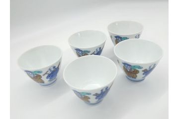 十二代目　酒井田柿右衛門　染錦　唐人物画　2.8寸　約8.5cm　湯呑み5客セット(汲出、共箱付き、蕎麦猪口、和食器、二寸八分)(R-062430)