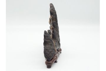 時代物　唐木台座付き　造形美に目を奪われる水石(盆石、鑑賞石、置物、置き物、ディスプレイ、箱付き)(R-062433)