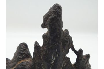 時代物　唐木台座付き　造形美に目を奪われる水石(盆石、鑑賞石、置物、置き物、ディスプレイ、箱付き)(R-062433)