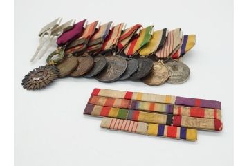 旧日本軍　9勲章(11連吊りホルダー付き)&11連略綬セット(従軍記章、連結金具、太陽勲章/大禮(大礼)記念章/功労章/紀元二千六百年祝典記念章/蒙古総合自治政府肇建功労章など)(R-062453)