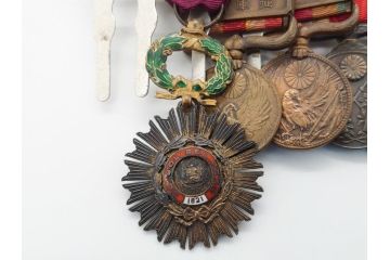 旧日本軍　9勲章(11連吊りホルダー付き)&11連略綬セット(従軍記章、連結金具、太陽勲章/大禮(大礼)記念章/功労章/紀元二千六百年祝典記念章/蒙古総合自治政府肇建功労章など)(R-062453)