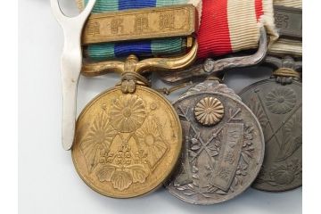 旧日本軍　陸軍中将肩章　従軍記章　8勲章&略綬4点(8連吊りホルダー付き、連結金具、大禮(大礼)記念章/紀元二千六百年祝典記念章/帝都復興記念章など)(R-062454)
