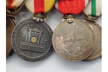 旧日本軍　陸軍中将肩章　従軍記章　8勲章&略綬4点(8連吊りホルダー付き、連結金具、大禮(大礼)記念章/紀元二千六百年祝典記念章/帝都復興記念章など)(R-062454)