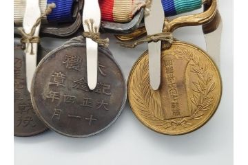 旧日本軍　陸軍中将肩章　従軍記章　8勲章&略綬4点(8連吊りホルダー付き、連結金具、大禮(大礼)記念章/紀元二千六百年祝典記念章/帝都復興記念章など)(R-062454)