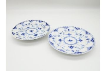 デンマーク　ROYAL COPENHAGEN(ロイヤルコペンハーゲン) ブルーフルーテッド　フルレース　約17cm　洗練された美しさを放つ皿2客セット(プレート、洋食器)(定価約66000円)(R-062455)