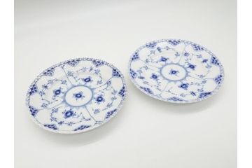 デンマーク　ROYAL COPENHAGEN(ロイヤルコペンハーゲン) ブルーフルーテッド　フルレース　約17cm　洗練された美しさを放つ皿2客セット(プレート、洋食器)(定価約66000円)(R-062455)