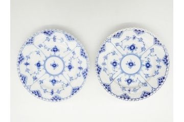 デンマーク　ROYAL COPENHAGEN(ロイヤルコペンハーゲン) ブルーフルーテッド　フルレース　約17cm　洗練された美しさを放つ皿2客セット(プレート、洋食器)(定価約66000円)(R-062455)