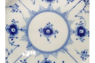 デンマーク　ROYAL COPENHAGEN(ロイヤルコペンハーゲン) ブルーフルーテッド　フルレース　約17cm　洗練された美しさを放つ皿2客セット(プレート、洋食器)(定価約66000円)(R-062455)
