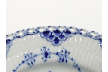 デンマーク　ROYAL COPENHAGEN(ロイヤルコペンハーゲン) ブルーフルーテッド　フルレース　約17cm　洗練された美しさを放つ皿2客セット(プレート、洋食器)(定価約66000円)(R-062455)