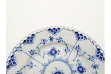 デンマーク　ROYAL COPENHAGEN(ロイヤルコペンハーゲン) ブルーフルーテッド　フルレース　約17cm　洗練された美しさを放つ皿2客セット(プレート、洋食器)(定価約66000円)(R-062455)