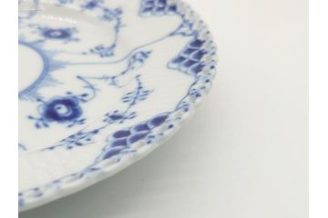 デンマーク　ROYAL COPENHAGEN(ロイヤルコペンハーゲン) ブルーフルーテッド　フルレース　約17cm　洗練された美しさを放つ皿2客セット(プレート、洋食器)(定価約66000円)(R-062455)