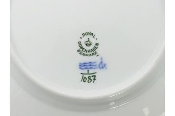 デンマーク　ROYAL COPENHAGEN(ロイヤルコペンハーゲン) ブルーフルーテッド　フルレース　約17cm　洗練された美しさを放つ皿2客セット(プレート、洋食器)(定価約66000円)(R-062455)