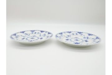 デンマーク　ROYAL COPENHAGEN(ロイヤルコペンハーゲン) ブルーフルーテッド　フルレース　約17cm　洗練された美しさを放つ皿2客セット(プレート、洋食器)(定価約66000円)(R-062456)