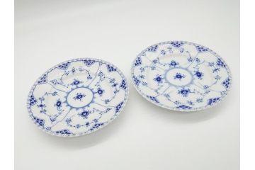 デンマーク　ROYAL COPENHAGEN(ロイヤルコペンハーゲン) ブルーフルーテッド　フルレース　約17cm　洗練された美しさを放つ皿2客セット(プレート、洋食器)(定価約66000円)(R-062456)