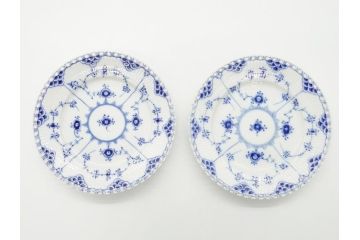 デンマーク　ROYAL COPENHAGEN(ロイヤルコペンハーゲン) ブルーフルーテッド　フルレース　約17cm　洗練された美しさを放つ皿2客セット(プレート、洋食器)(定価約66000円)(R-062456)