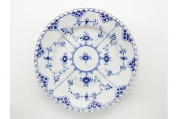 デンマーク　ROYAL COPENHAGEN(ロイヤルコペンハーゲン) ブルーフルーテッド　フルレース　約17cm　洗練された美しさを放つ皿2客セット(プレート、洋食器)(定価約66000円)(R-062456)