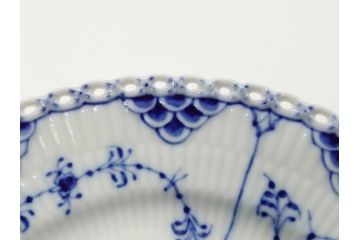 デンマーク　ROYAL COPENHAGEN(ロイヤルコペンハーゲン) ブルーフルーテッド　フルレース　約17cm　洗練された美しさを放つ皿2客セット(プレート、洋食器)(定価約66000円)(R-062456)