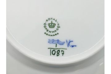 デンマーク　ROYAL COPENHAGEN(ロイヤルコペンハーゲン) ブルーフルーテッド　フルレース　約17cm　洗練された美しさを放つ皿2客セット(プレート、洋食器)(定価約66000円)(R-062456)