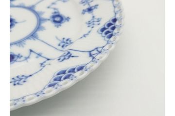 デンマーク　ROYAL COPENHAGEN(ロイヤルコペンハーゲン) ブルーフルーテッド　フルレース　約17cm　洗練された美しさを放つ皿2客セット(プレート、洋食器)(定価約66000円)(R-062459)