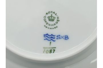デンマーク　ROYAL COPENHAGEN(ロイヤルコペンハーゲン) ブルーフルーテッド　フルレース　約17cm　洗練された美しさを放つ皿2客セット(プレート、洋食器)(定価約66000円)(R-062459)