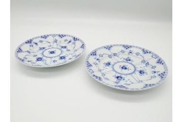 デンマーク　ROYAL COPENHAGEN(ロイヤルコペンハーゲン) ブルーフルーテッド　フルレース　約17cm　洗練された美しさを放つ皿2客セット(プレート、洋食器)(定価約66000円)(R-062460)