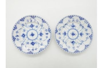 デンマーク　ROYAL COPENHAGEN(ロイヤルコペンハーゲン) ブルーフルーテッド　フルレース　約17cm　洗練された美しさを放つ皿2客セット(プレート、洋食器)(定価約66000円)(R-062460)
