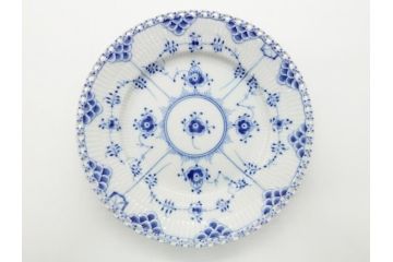 デンマーク　ROYAL COPENHAGEN(ロイヤルコペンハーゲン) ブルーフルーテッド　フルレース　約17cm　洗練された美しさを放つ皿2客セット(プレート、洋食器)(定価約66000円)(R-062460)