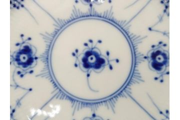 デンマーク　ROYAL COPENHAGEN(ロイヤルコペンハーゲン) ブルーフルーテッド　フルレース　約17cm　洗練された美しさを放つ皿2客セット(プレート、洋食器)(定価約66000円)(R-062460)