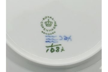 デンマーク　ROYAL COPENHAGEN(ロイヤルコペンハーゲン) ブルーフルーテッド　フルレース　約17cm　洗練された美しさを放つ皿2客セット(プレート、洋食器)(定価約66000円)(R-062460)