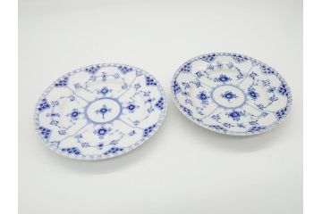 デンマーク　ROYAL COPENHAGEN(ロイヤルコペンハーゲン) ブルーフルーテッド　フルレース　約17cm　洗練された美しさを放つ皿2客セット(プレート、洋食器)(定価約66000円)(R-062461)