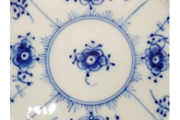 デンマーク　ROYAL COPENHAGEN(ロイヤルコペンハーゲン) ブルーフルーテッド　フルレース　約17cm　洗練された美しさを放つ皿2客セット(プレート、洋食器)(定価約66000円)(R-062461)