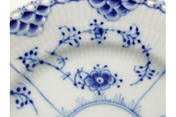 デンマーク　ROYAL COPENHAGEN(ロイヤルコペンハーゲン) ブルーフルーテッド　フルレース　約17cm　洗練された美しさを放つ皿2客セット(プレート、洋食器)(定価約66000円)(R-062461)