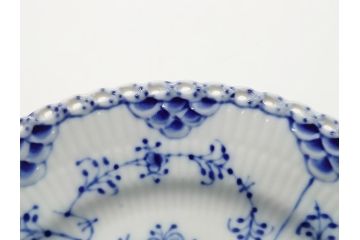 デンマーク　ROYAL COPENHAGEN(ロイヤルコペンハーゲン) ブルーフルーテッド　フルレース　約17cm　洗練された美しさを放つ皿2客セット(プレート、洋食器)(定価約66000円)(R-062461)