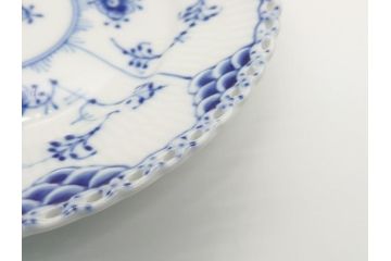デンマーク　ROYAL COPENHAGEN(ロイヤルコペンハーゲン) ブルーフルーテッド　フルレース　約17cm　洗練された美しさを放つ皿2客セット(プレート、洋食器)(定価約66000円)(R-062461)