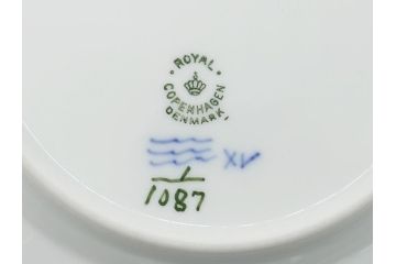 デンマーク　ROYAL COPENHAGEN(ロイヤルコペンハーゲン) ブルーフルーテッド　フルレース　約17cm　洗練された美しさを放つ皿2客セット(プレート、洋食器)(定価約66000円)(R-062461)