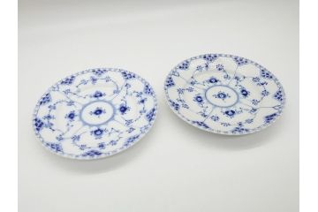 デンマーク　ROYAL COPENHAGEN(ロイヤルコペンハーゲン) ブルーフルーテッド　フルレース　約17cm　洗練された美しさを放つ皿2客セット(プレート、洋食器)(定価約66000円)(R-062462)