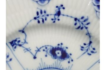 デンマーク　ROYAL COPENHAGEN(ロイヤルコペンハーゲン) ブルーフルーテッド　フルレース　約17cm　洗練された美しさを放つ皿2客セット(プレート、洋食器)(定価約66000円)(R-062462)