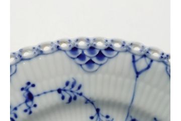 デンマーク　ROYAL COPENHAGEN(ロイヤルコペンハーゲン) ブルーフルーテッド　フルレース　約17cm　洗練された美しさを放つ皿2客セット(プレート、洋食器)(定価約66000円)(R-062462)