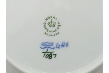 デンマーク　ROYAL COPENHAGEN(ロイヤルコペンハーゲン) ブルーフルーテッド　フルレース　約17cm　洗練された美しさを放つ皿2客セット(プレート、洋食器)(定価約66000円)(R-062462)