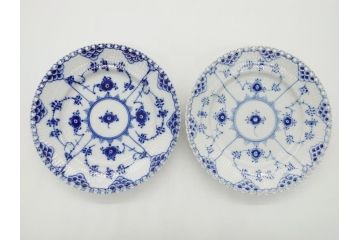 デンマーク　ROYAL COPENHAGEN(ロイヤルコペンハーゲン) ブルーフルーテッド　フルレース　約17cm　洗練された美しさを放つ皿2客セット(プレート、洋食器)(定価約66000円)(R-062463)