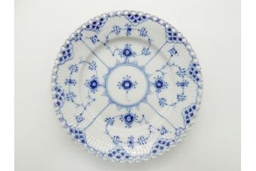 デンマーク　ROYAL COPENHAGEN(ロイヤルコペンハーゲン) ブルーフルーテッド　フルレース　約17cm　洗練された美しさを放つ皿2客セット(プレート、洋食器)(定価約66000円)(R-062463)