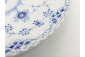 デンマーク　ROYAL COPENHAGEN(ロイヤルコペンハーゲン) ブルーフルーテッド　フルレース　約17cm　洗練された美しさを放つ皿2客セット(プレート、洋食器)(定価約66000円)(R-062463)