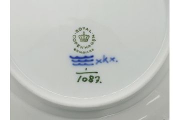 デンマーク　ROYAL COPENHAGEN(ロイヤルコペンハーゲン) ブルーフルーテッド　フルレース　約17cm　洗練された美しさを放つ皿2客セット(プレート、洋食器)(定価約66000円)(R-062463)