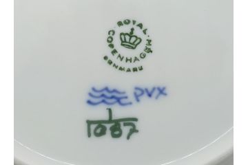 デンマーク　ROYAL COPENHAGEN(ロイヤルコペンハーゲン) ブルーフルーテッド　フルレース　約17cm　洗練された美しさを放つ皿2客セット(プレート、洋食器)(定価約66000円)(R-062463)