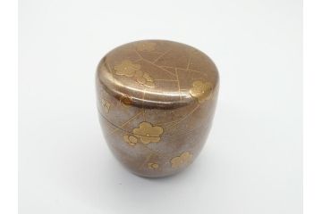 蒔絵師　西條一斉　高蒔絵　梨地　氷梅　中棗(茶道具、茶入、漆器、木製、共箱付き)(R-062467)
