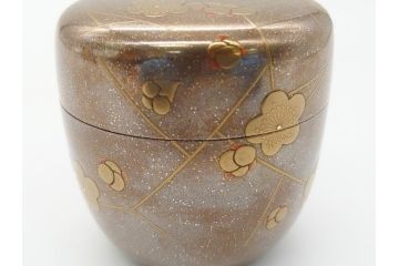 蒔絵師　西條一斉　高蒔絵　梨地　氷梅　中棗(茶道具、茶入、漆器、木製、共箱付き)(R-062467)