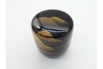 輪島塗　正春作　蒔絵　遠山　美しく気品の高い棗(茶道具、茶入、茶筒、木製、共箱付き)(R-062468)