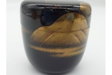輪島塗　正春作　蒔絵　遠山　美しく気品の高い棗(茶道具、茶入、茶筒、木製、共箱付き)(R-062468)